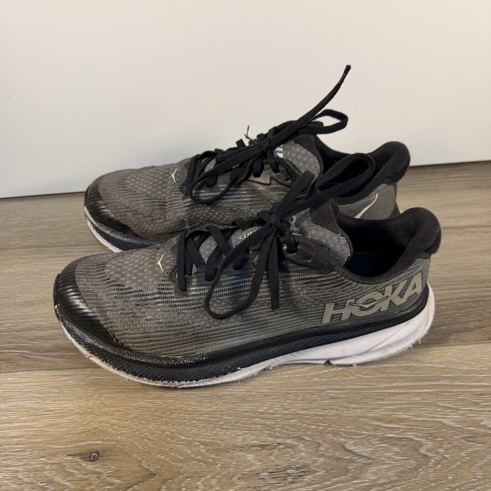 Hoka One One Clifton 9 Running Shoes - Youth's Size‎ 7 / Women's 7 - Gray